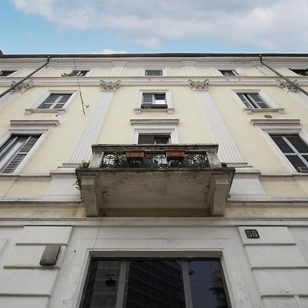 Ferienwohnung Penthouse With Patio & 2 Baths, 10 Min To Duomo Mailand Exterior foto