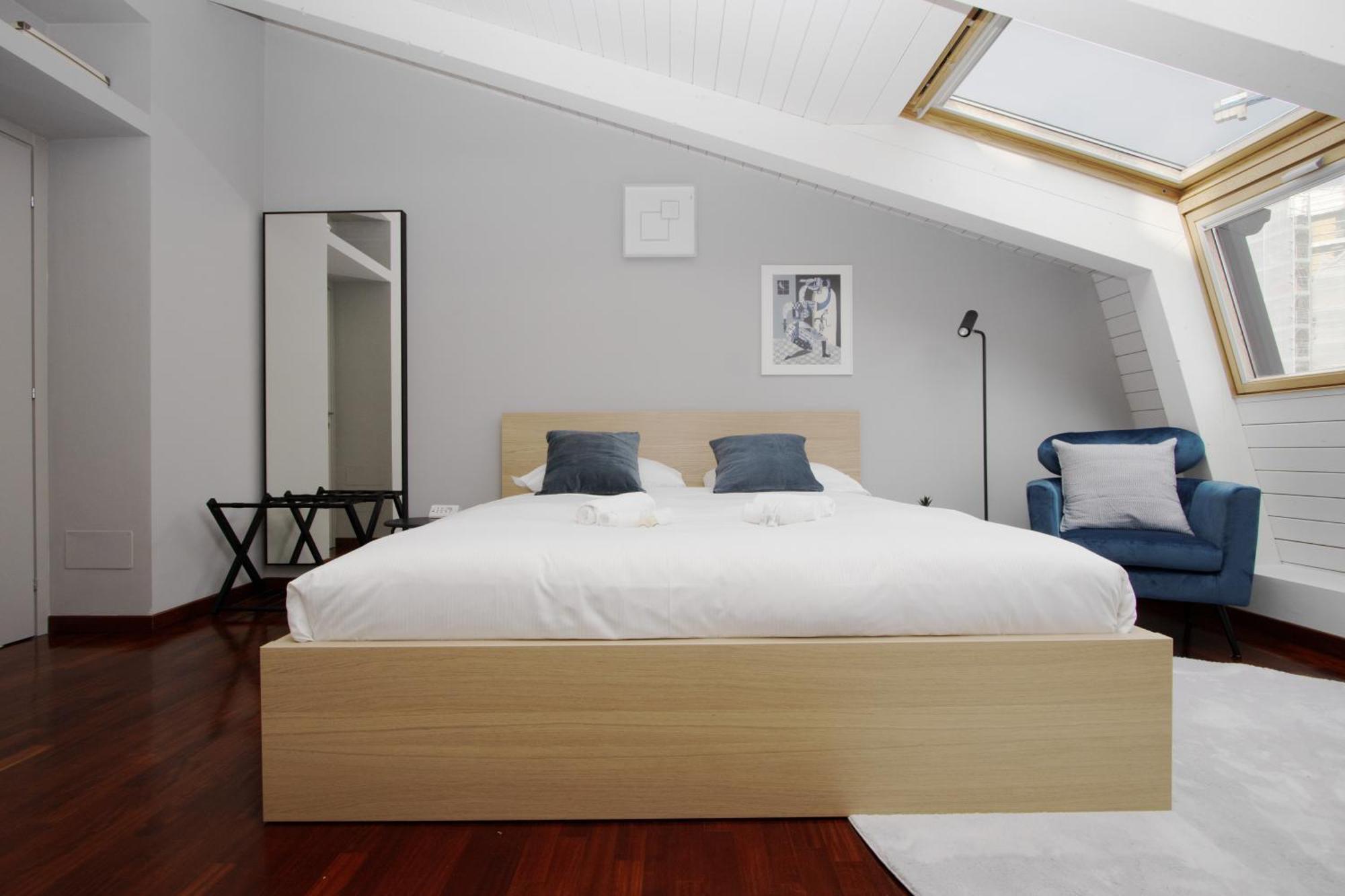Ferienwohnung Penthouse With Patio & 2 Baths, 10 Min To Duomo Mailand Exterior foto